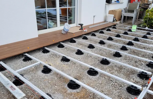 Terrasse WPC/Holz Dielen auf Aluminium Unterkonstruktion