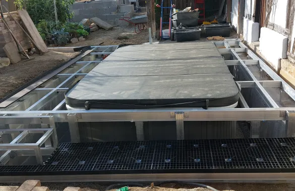 Pool Umrandung Holz WPC mit Aluminium Unterkonstruktion