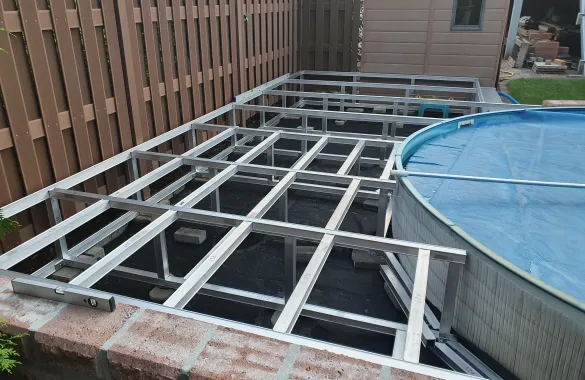 Pool Terrasse Umrandung mit Aluminium Unterkonstruktion