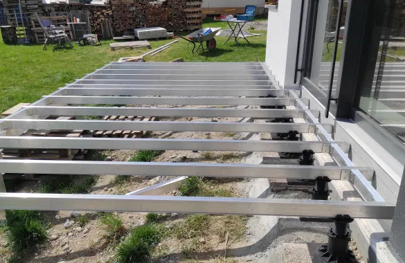 WPC/Holz Terrasse mit Aluminium Unterkonstruktion