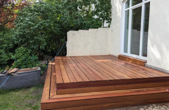 Terrasse mit Holzdielen 