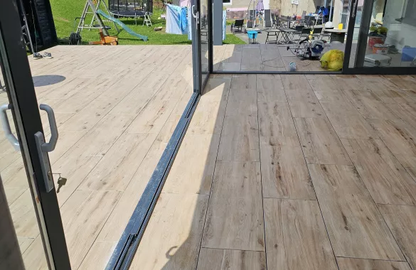 Terrasse mit Dielen aus Holz 