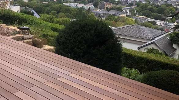 Terrasse mit Holzdielen mit AluEcofix